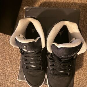 Jordan Men's Black and White Sneakers